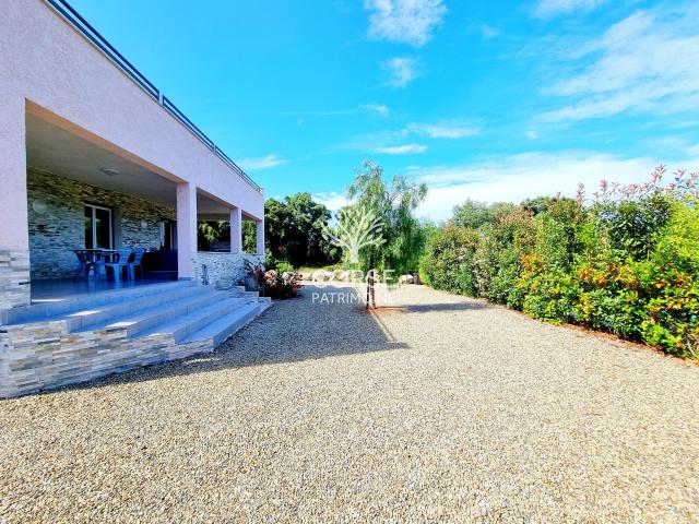 Villa T9 piscine, jacuzzi + logement