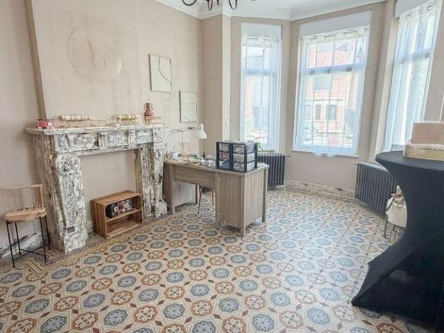Villa te huur in Montigny le Tilleul voor € 1.300 met 4 slaapkamers