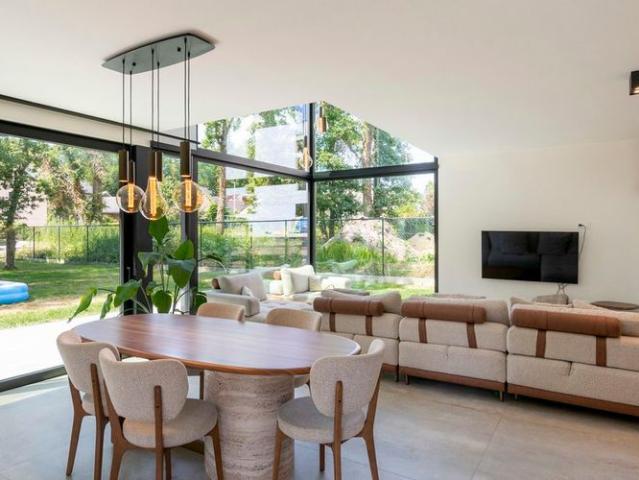 Villa te huur in Genk voor € 2.600 met 3 slaapkamers