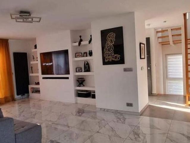 Villa te huur in Genval voor € 2.200 met 5 slaapkamers