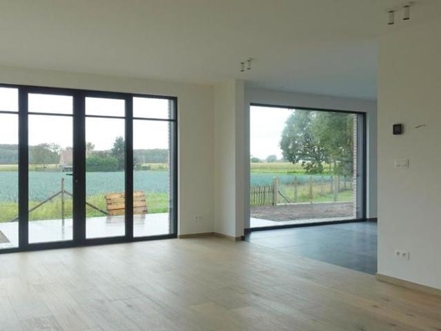 Villa te huur in Jabbeke voor € 1.850 met 3 slaapkamers