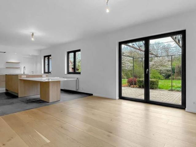 Villa te huur in Lasne Chapelle Saint Lambert voor € 2.750 met 5 slaapkamers