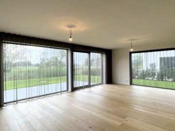 Villa te huur in Roeselare voor € 1.300 met 3 slaapkamers