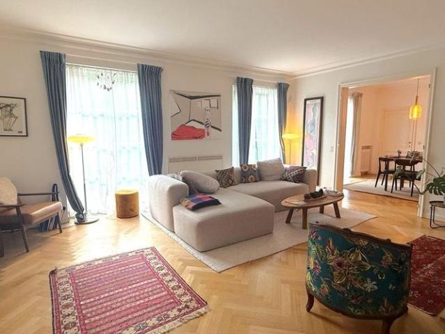 Villa te huur in Sint Pieters Woluwe voor € 4.950 met 5 slaapkamers
