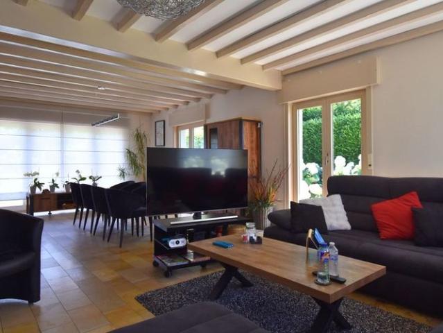 Villa te huur in Sint Pieters Leeuw voor € 2.000 met 4 slaapkamers