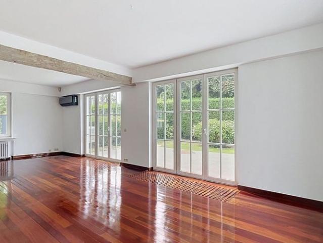 Villa te huur in Waterloo voor € 3.650 met 6 slaapkamers