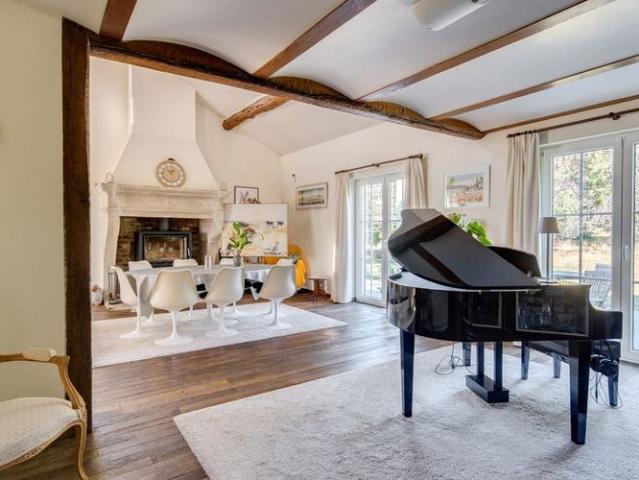 Villa te huur in Wépion voor € 1.950 met 3 slaapkamers