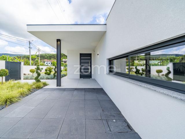 Villa térrea com 4 quartos em Este S. Pedro – BRAGA