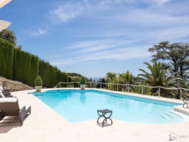 Villa Terrefial – réaménagée en 1937 par l’architecte Barry. 1408m² Cannes