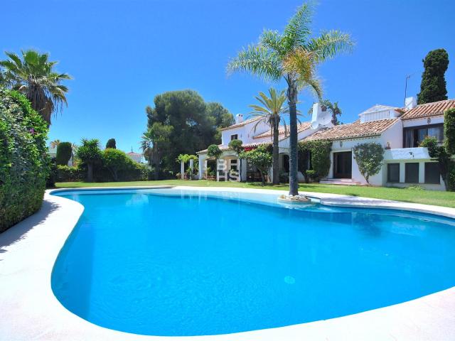 Villa to rent in Estepona