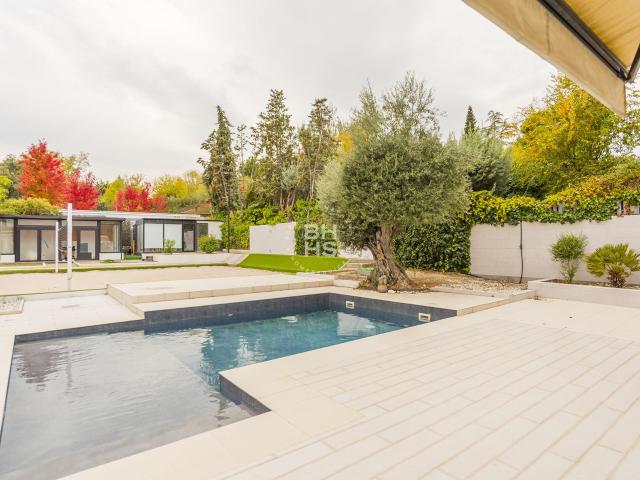 Villa to rent in La Moraleja