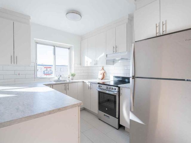 Villa Topaze 2 Bedroom Apartment for Rent at 390 Boul De La Côte Vertu, Montréal, QC H4N 1E3 Chameran