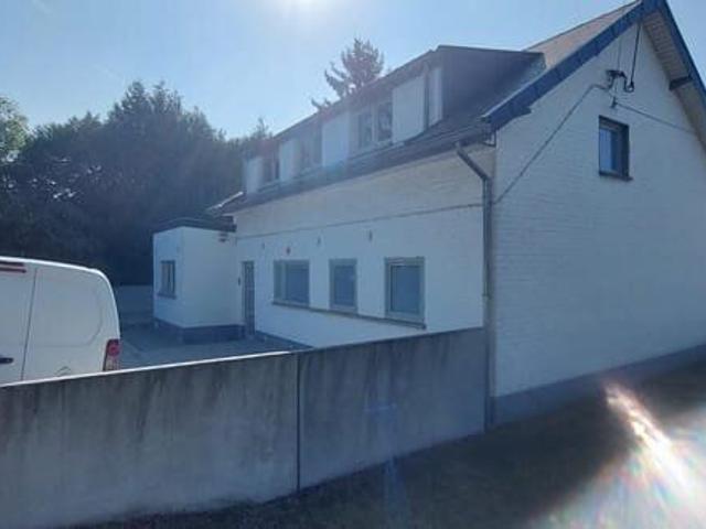 Villa tout confort près des autoroutes