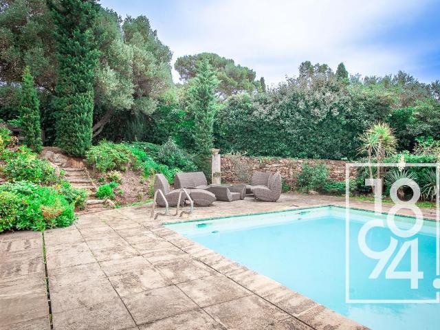 Villa traversante de 200 m² de type 6/7 avec vue mer, piscine et grand terrain – La Seyne sur Mer