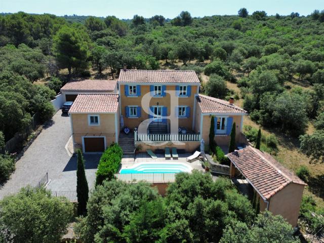 Villa traditionelle sur les hauteurs avec vue, piscine et st. 175m² Blauvac