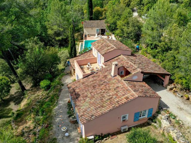 Villa Traditionnelle Avec Piscine et Pool House sur 6000m2 106m² Flayosc