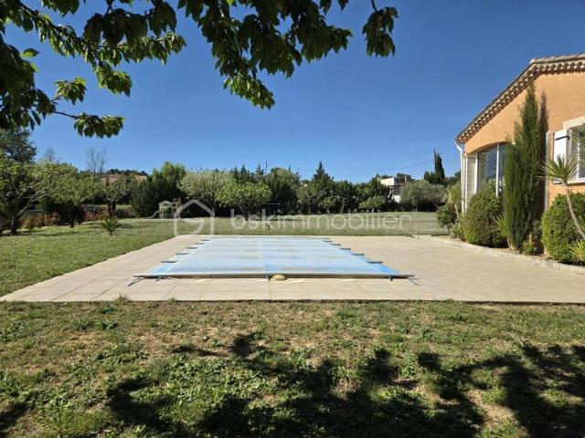 Villa traditionnelle de 2003 située sur les extérieurs de la commune de Lédignan