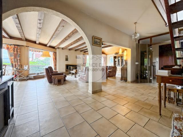 VILLA TRESSERVE VUE REVARD