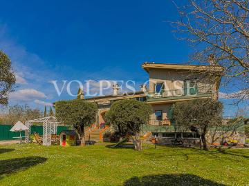 Villa trifamiliare in affitto a Roma in zona Prato Lauro Prato Lauro.