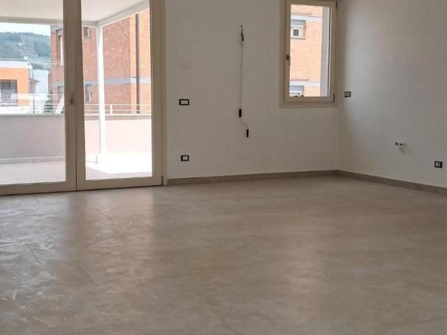 Villa trifamiliare in vendita a Cascina