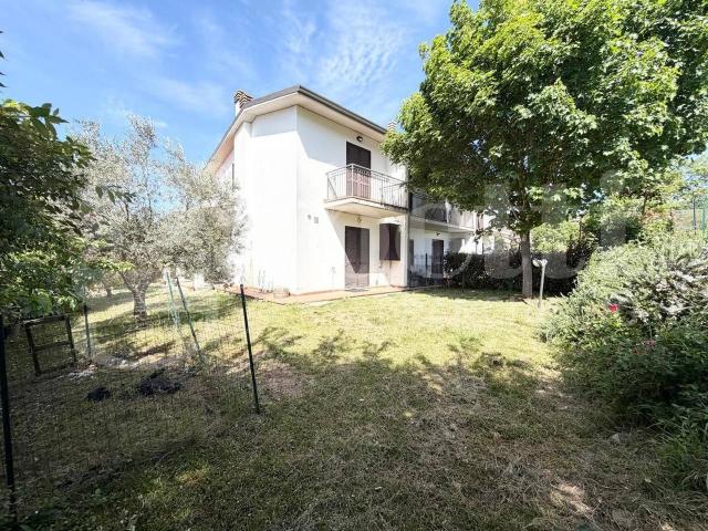 Villa trifamiliare in vendita a Perugia