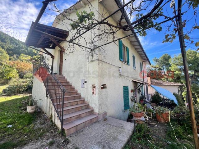 Villa trifamiliare in vendita a Spoleto