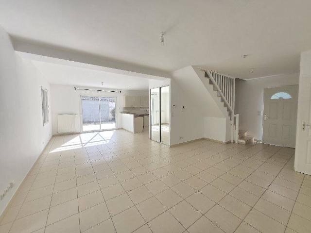 Villa type 7 de 130 m² hab. implantée sur Terrain clos de 439 m²