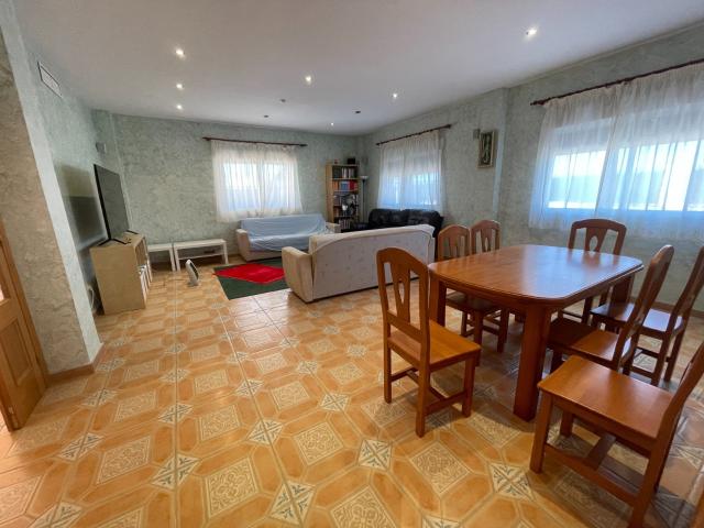 Villa ubicada entre Albatera y Crevillente, con excelentes c. 132m² Albatera