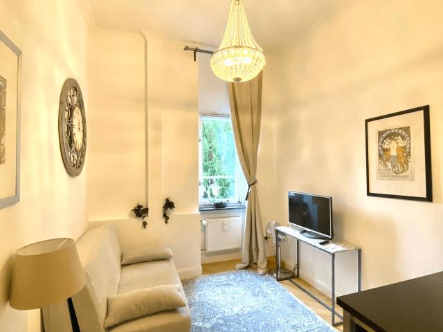 Villa Uhland: Getaway Zweibettzimmer, Wiesbaden Amsterdam Apartments for Rent