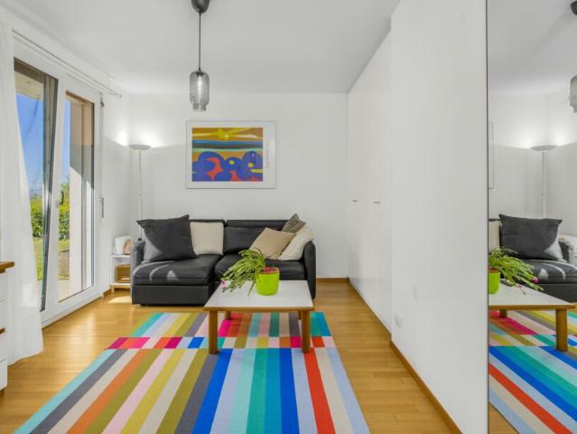 VILLA UNI/BIFAMILIARE 6.5 CON GRANDE GIARDINO A CADRO