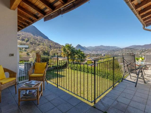 VILLA UNI/BIFAMILIARE 6.5 CON GRANDE GIARDINO A CADRO