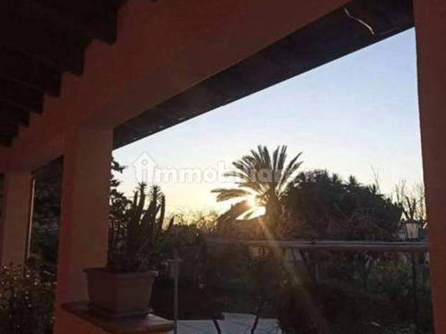 Villa unifamiliare 240 m², Centro, Cinisi