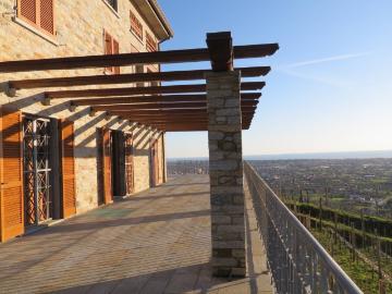 Villa unifamiliare con ampio giardino e vista mare in vendit. 245m² Pietrasanta