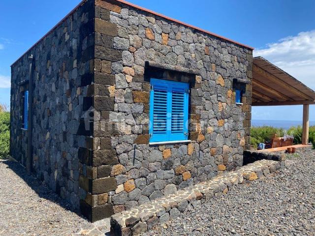 Villa unifamiliare contrada quattro venti, Ustica