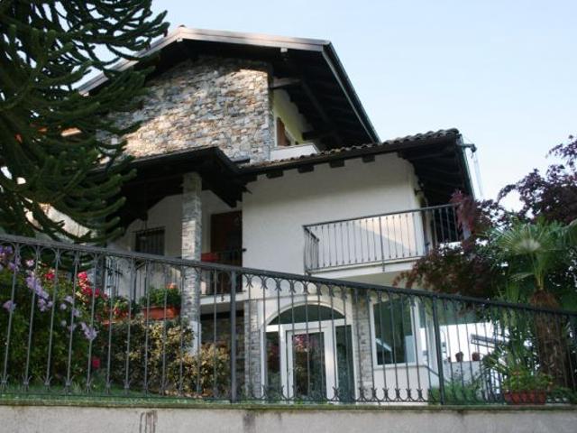 villa unifamiliare a Sovazza di Armeno mq140 numero locali quattro