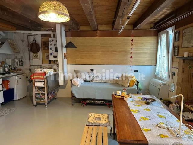 Villa unifamiliare, buono stato, 90 m², Santa Marta, Venezia