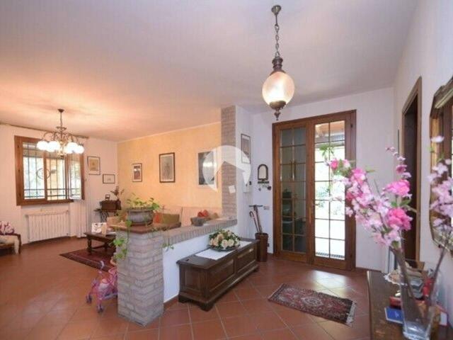 Villa unifamiliare in affitto a Modena