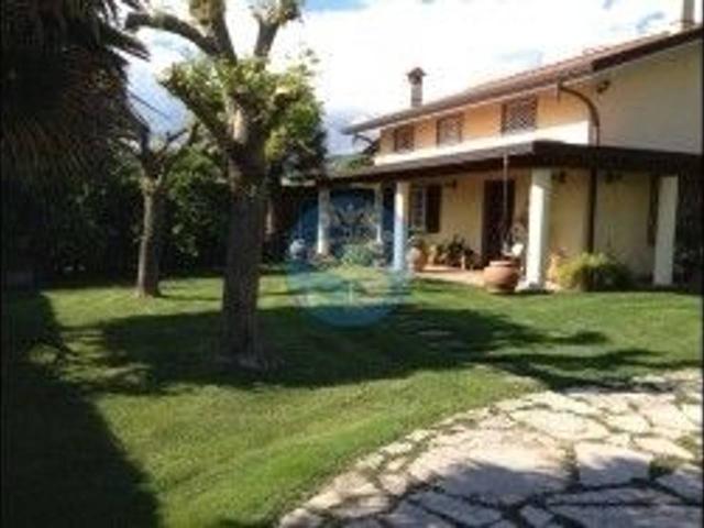 Villa unifamiliare in affitto a Pietrasanta