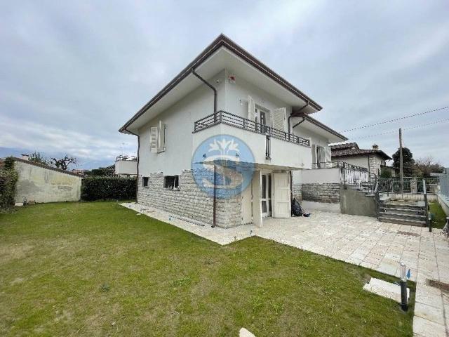 Villa unifamiliare in affitto a Pietrasanta