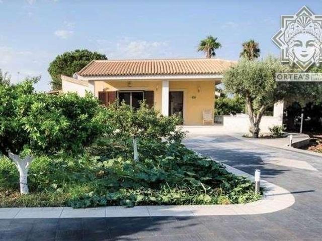 Villa unifamiliare in affitto a Siracusa