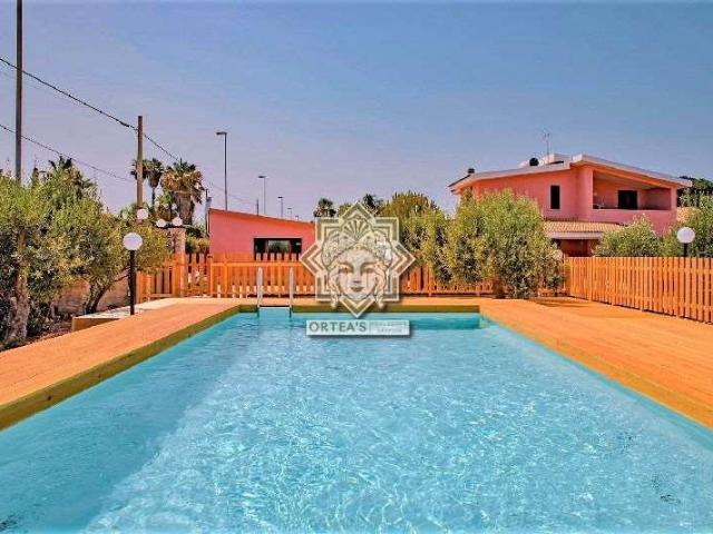 Villa unifamiliare in affitto a Siracusa