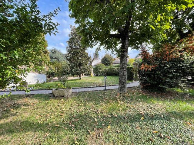 Villa unifamiliare in vendita a Modena
