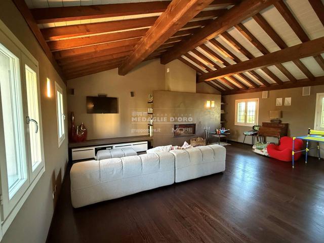Villa unifamiliare in vendita a Modena
