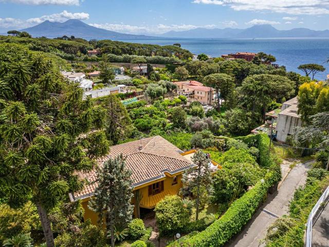 Villa unifamiliare in vendita a Napoli