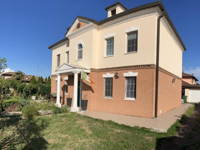 Villa unifamiliare in vendita a Castello D'Agogna