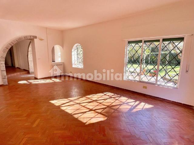 Villa unifamiliare, ottimo stato, 293 m², Appia Pignatelli, Roma