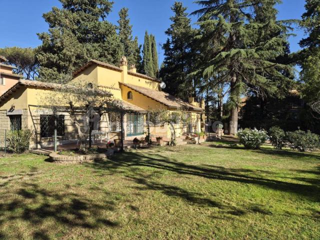 Villa unifamiliare, ottimo stato, 205 m², Capannelle Statuario, Roma