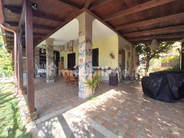 Villa unifamiliare, ottimo stato, 80 m², Villaggio Le Roccelle, Borgia