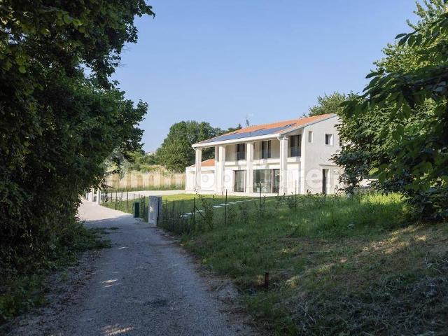 Villa unifamiliare, nuova, 275 m², Chiuppano