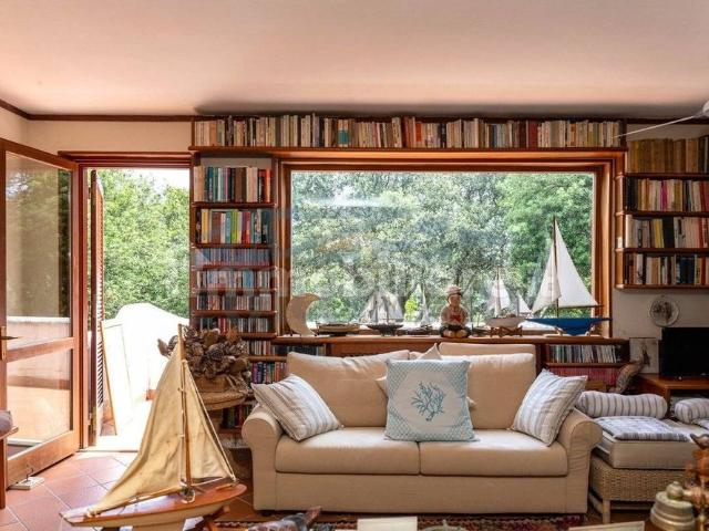 Villa unifamiliare Strada Lungomare Pontino, Sabaudia